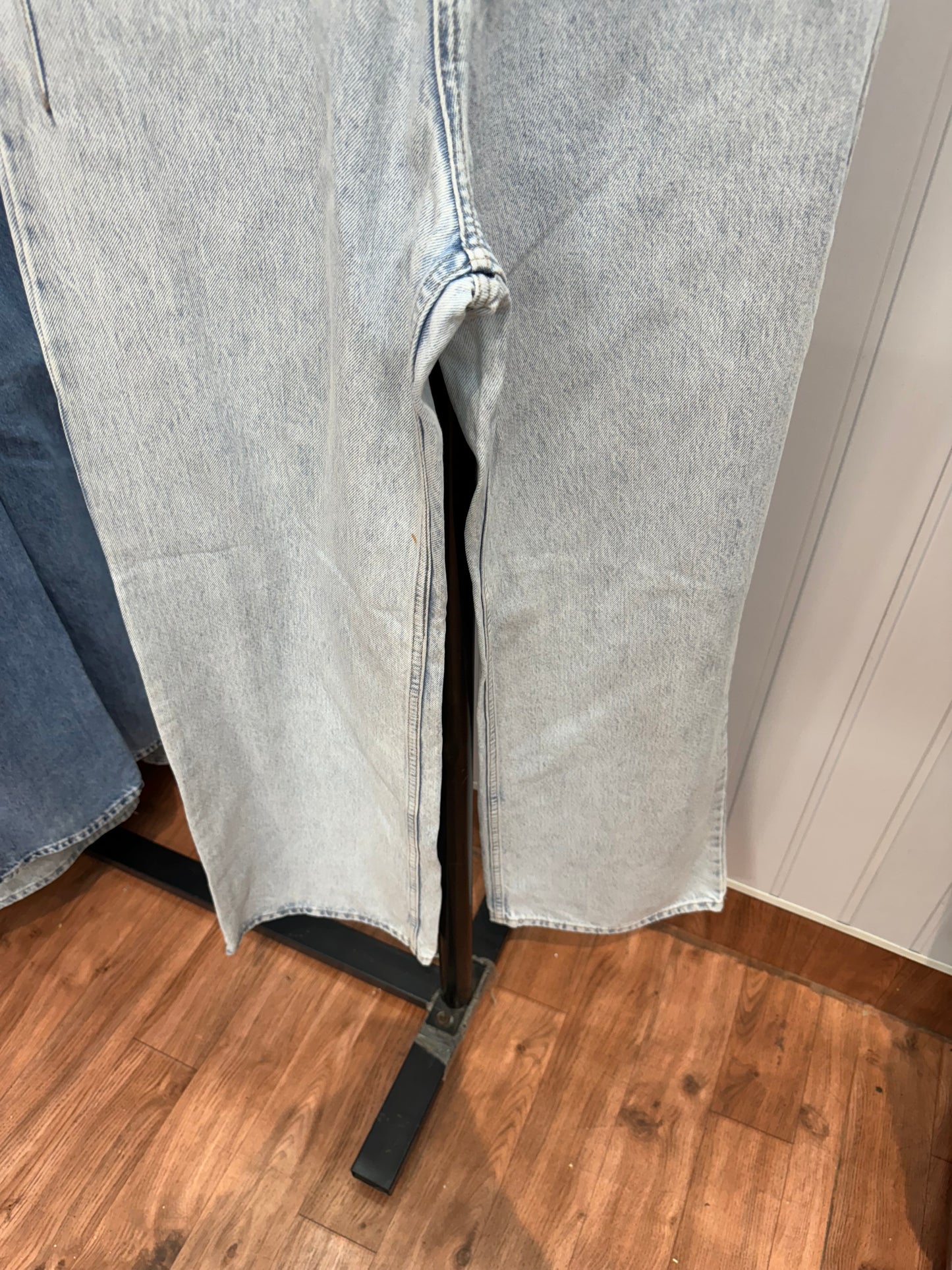 0520-26 Lightwash Wideleg Jeans