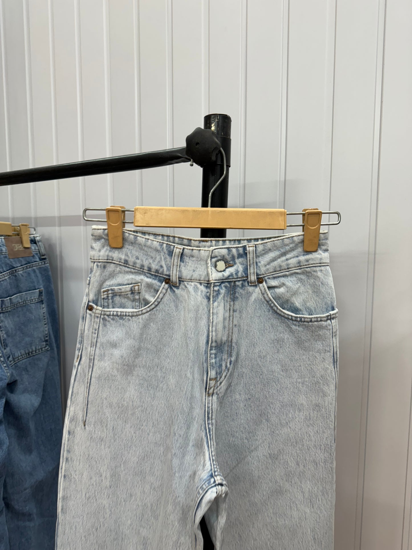0520-26 Lightwash Wideleg Jeans