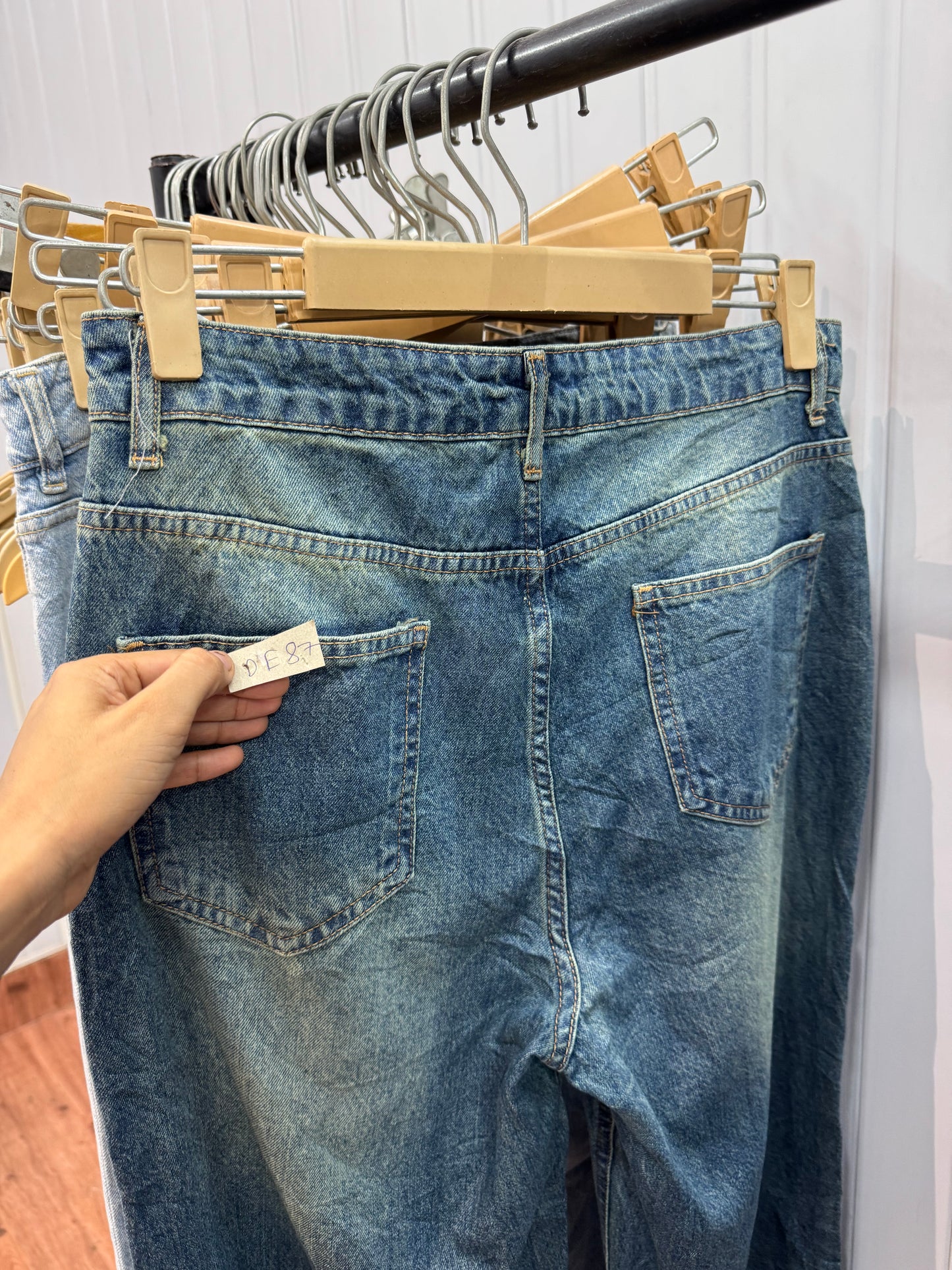DE87-32 Straight Jeans