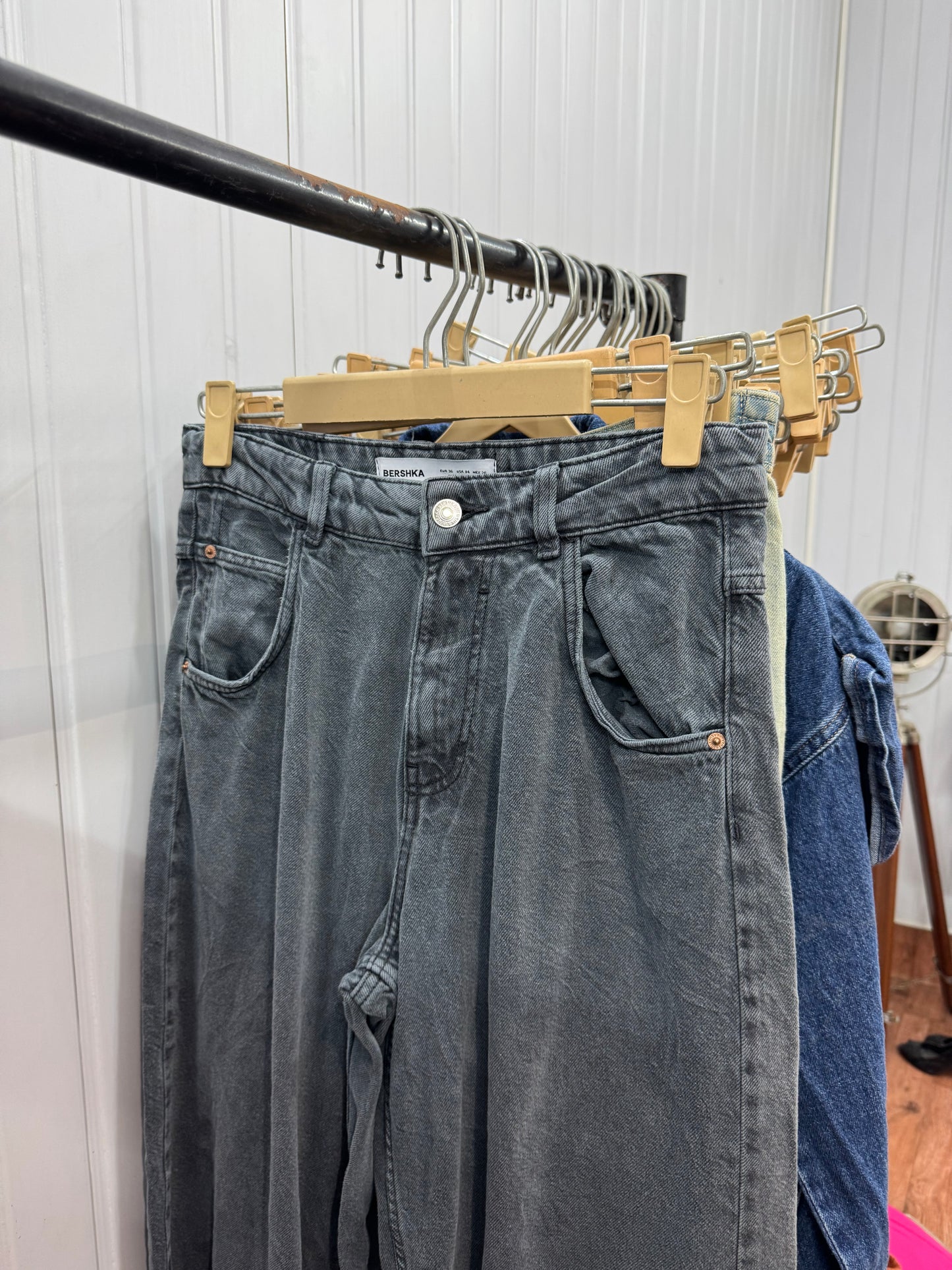 DE102-32 Grey Baggy Jeans