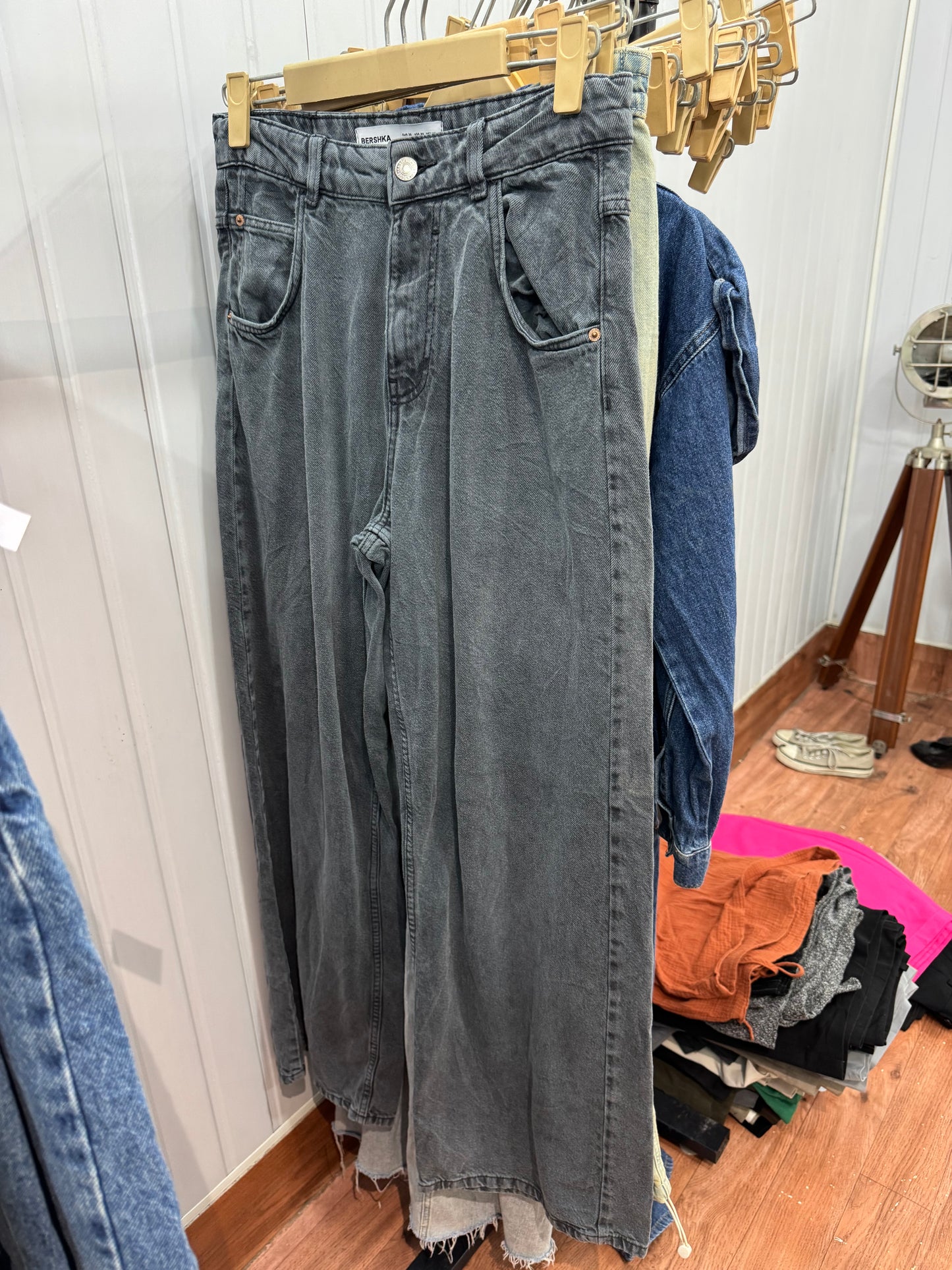 DE102-32 Grey Baggy Jeans