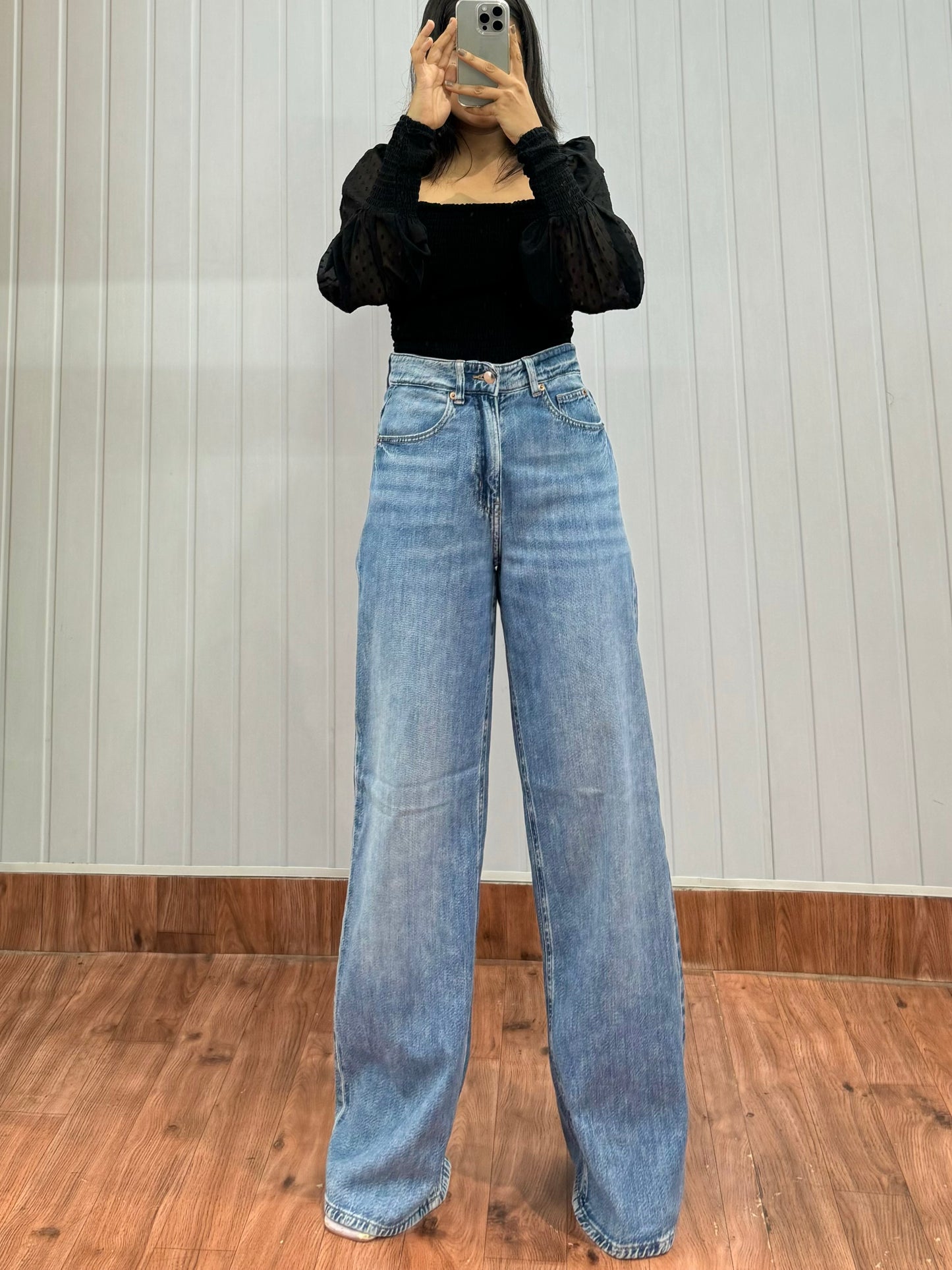 0702-26-28 Wideleg Jeans