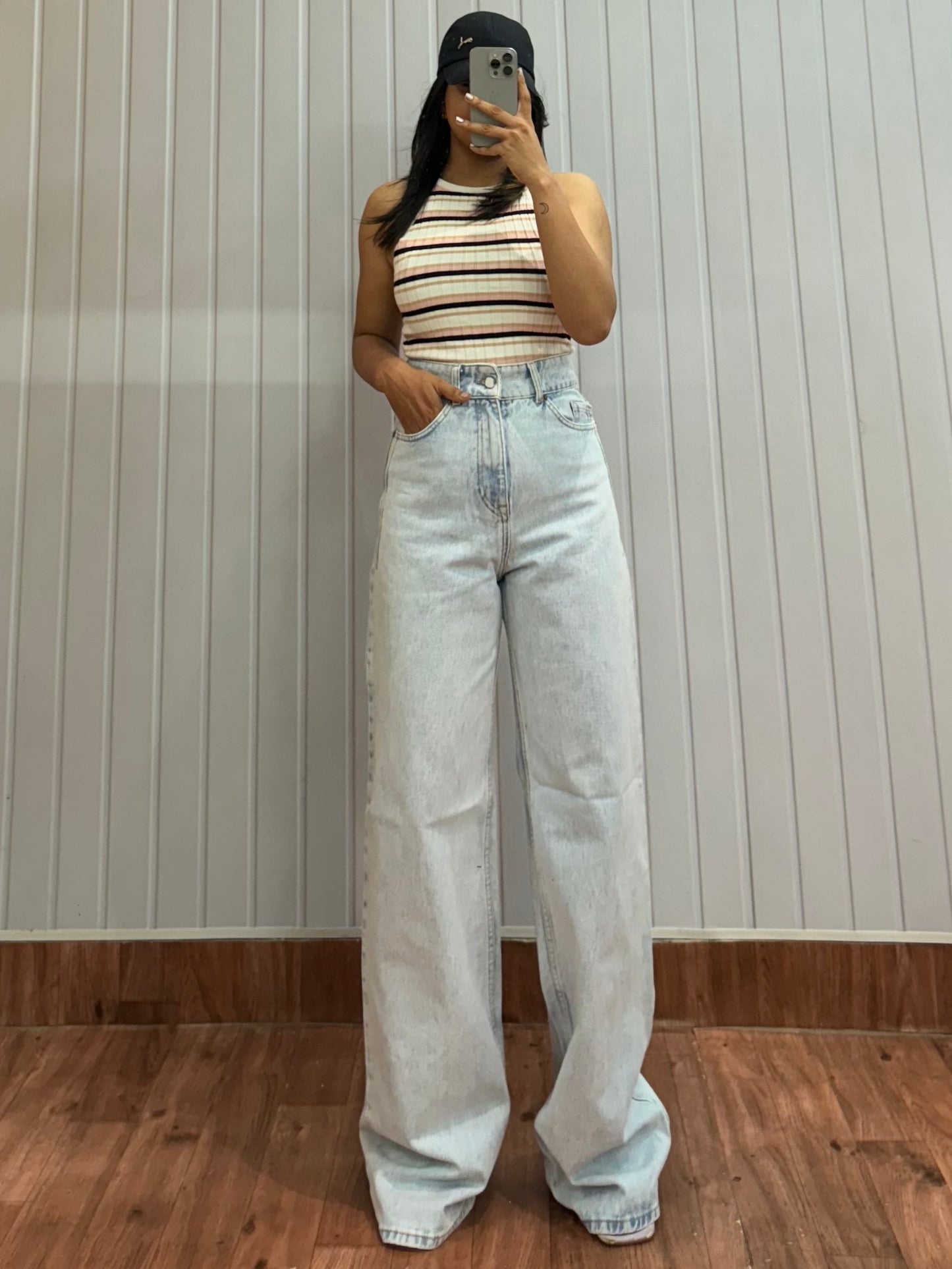 0520-26 Lightwash Wideleg Jeans