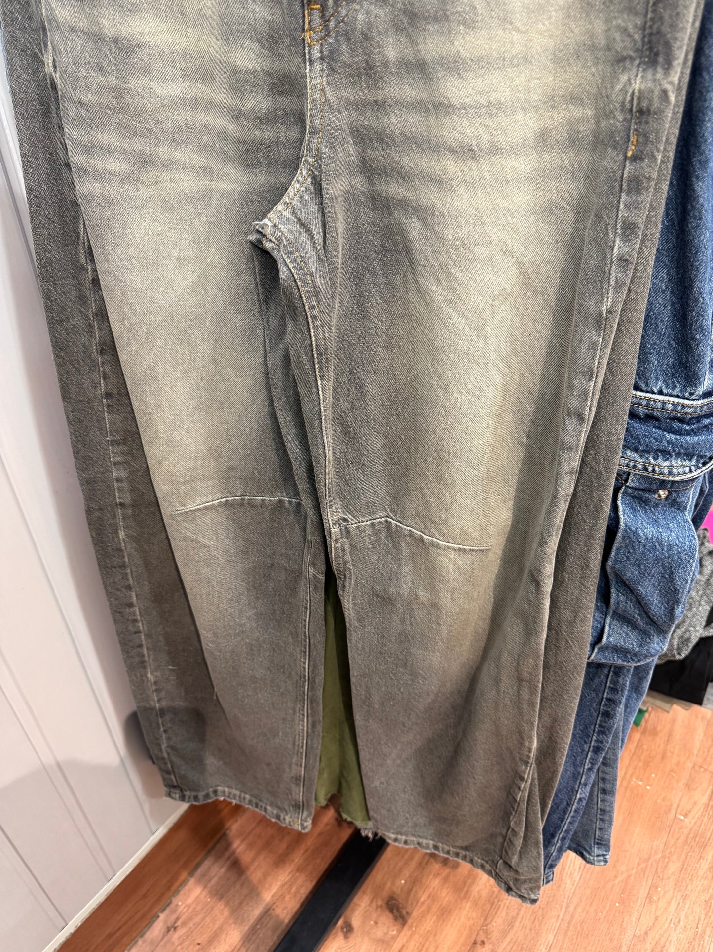 DE97-28 Baggy Jeans