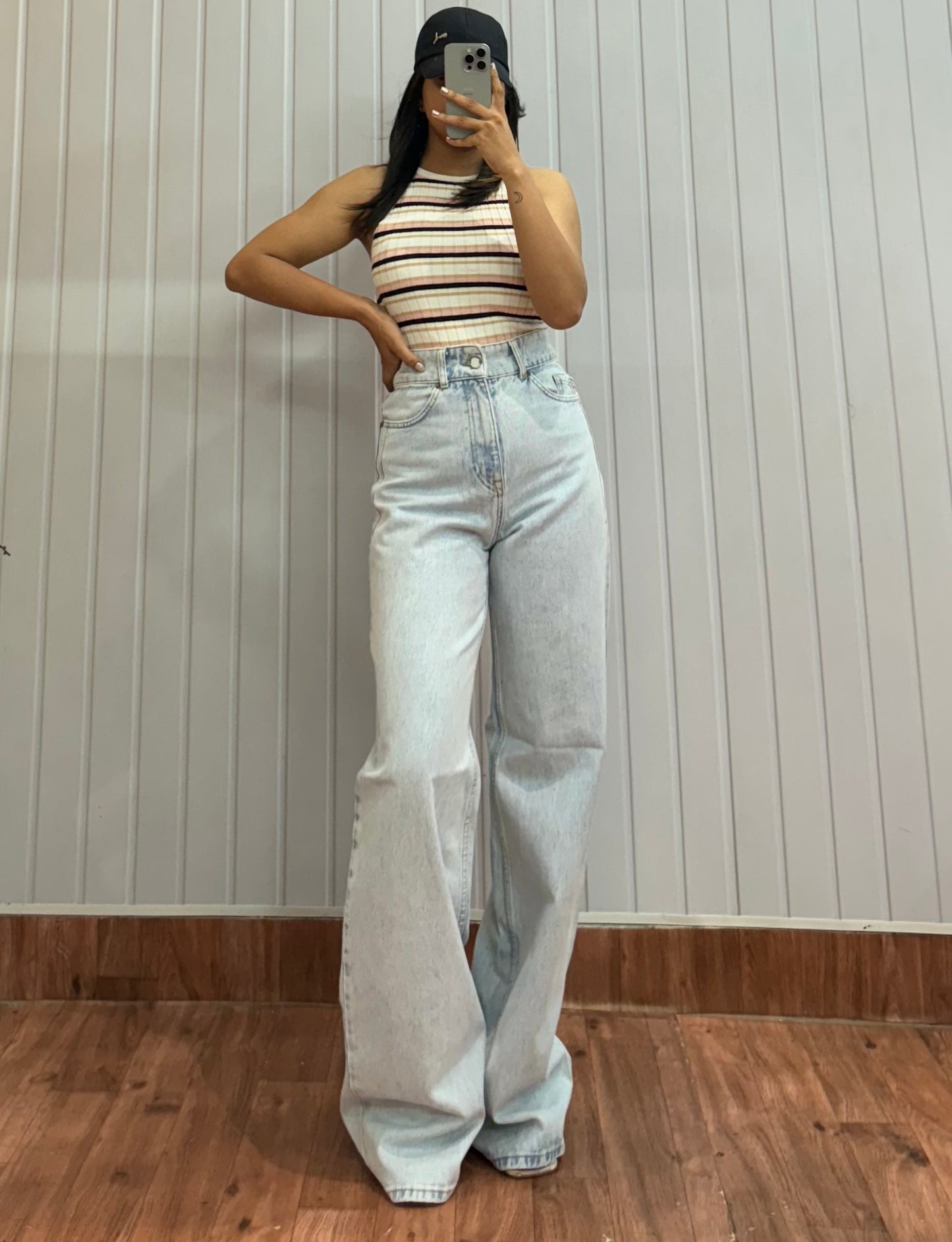 0520-26 Lightwash Wideleg Jeans