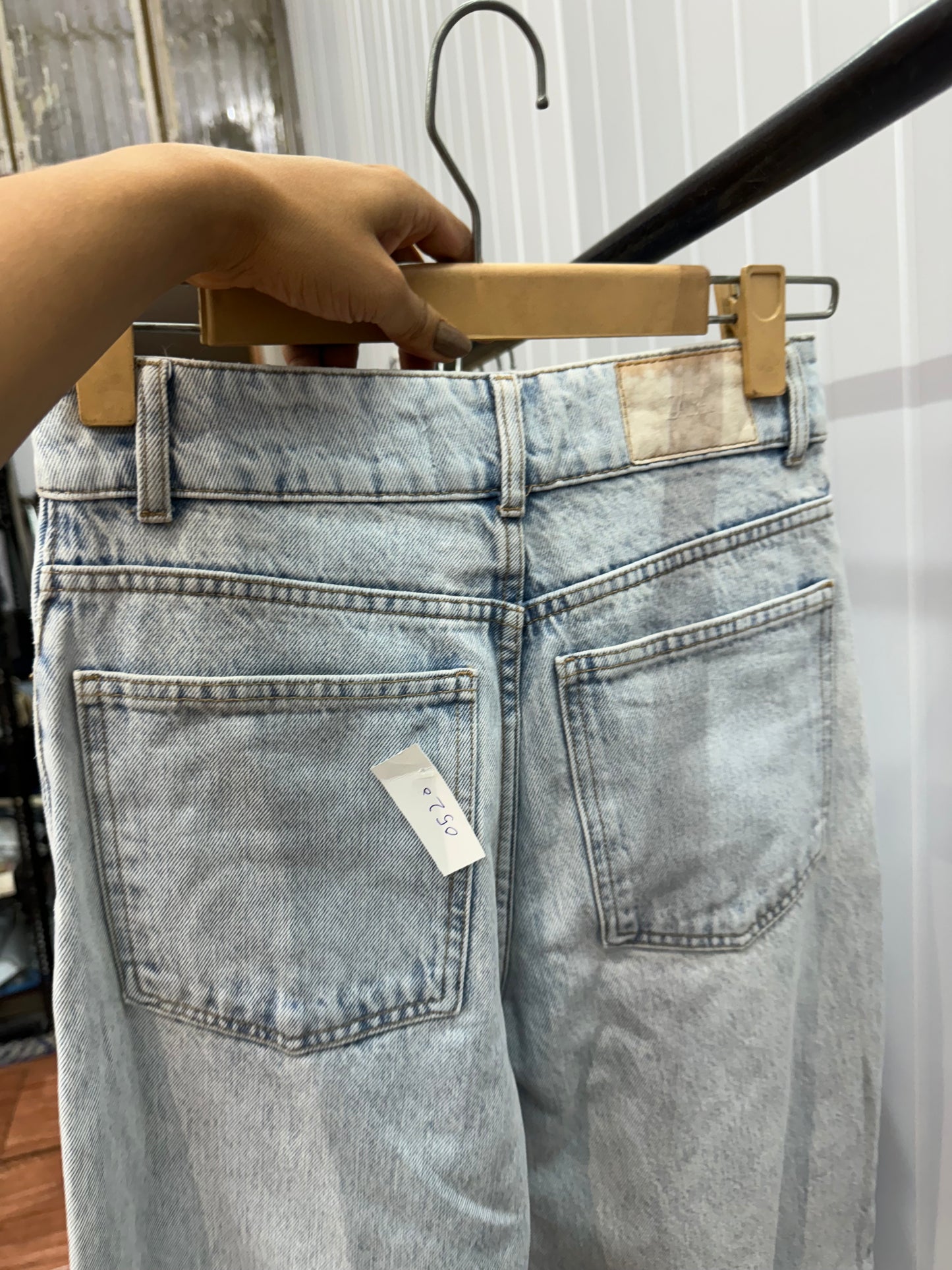 0520-26 Lightwash Wideleg Jeans
