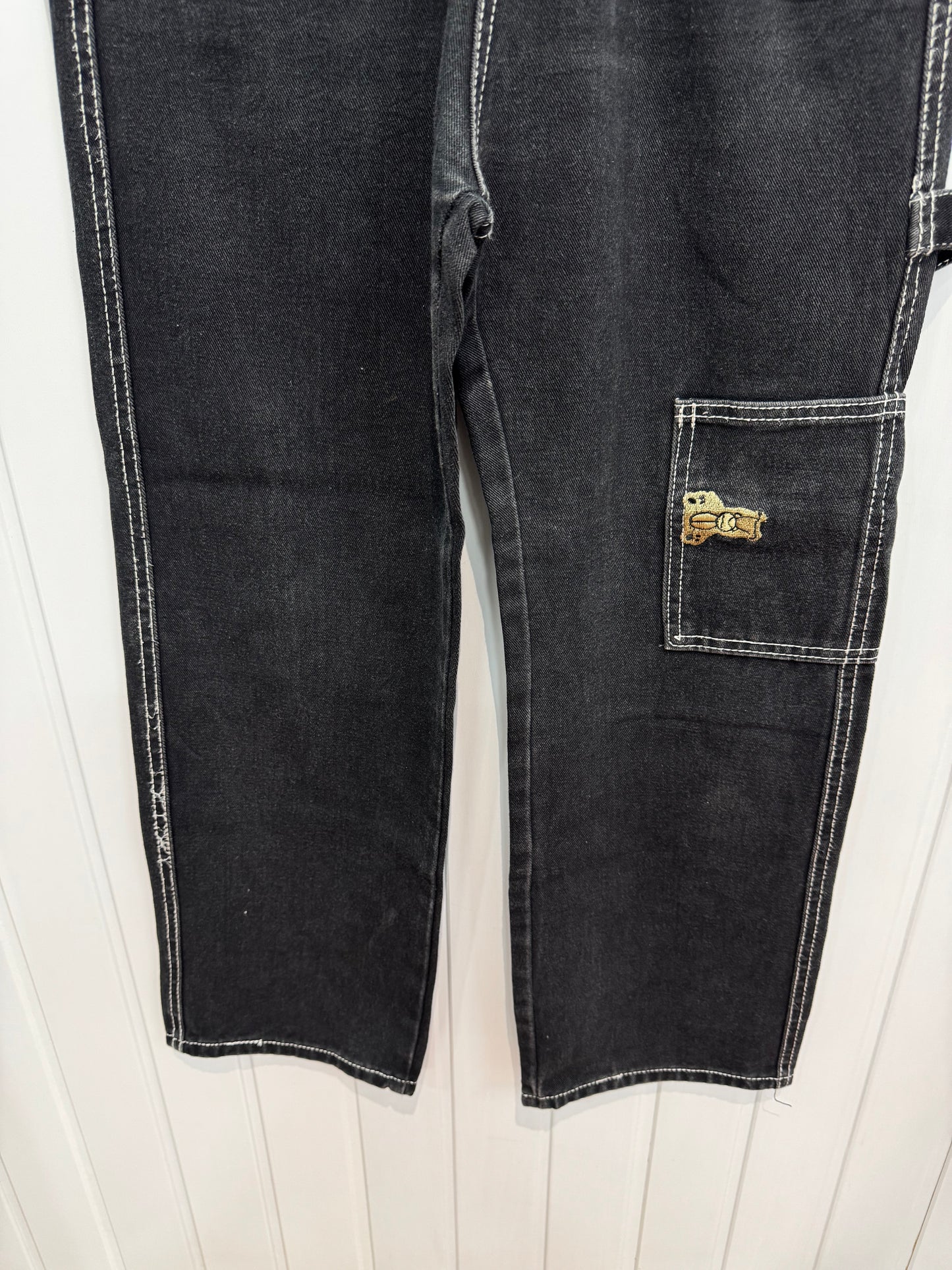 DE632-26 Black Cargo Jeans
