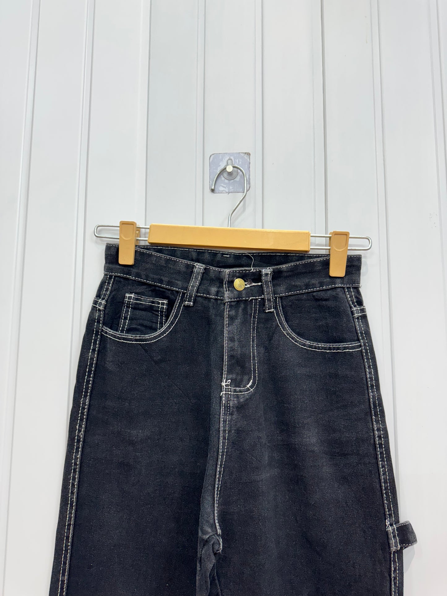 DE632-26 Black Cargo Jeans