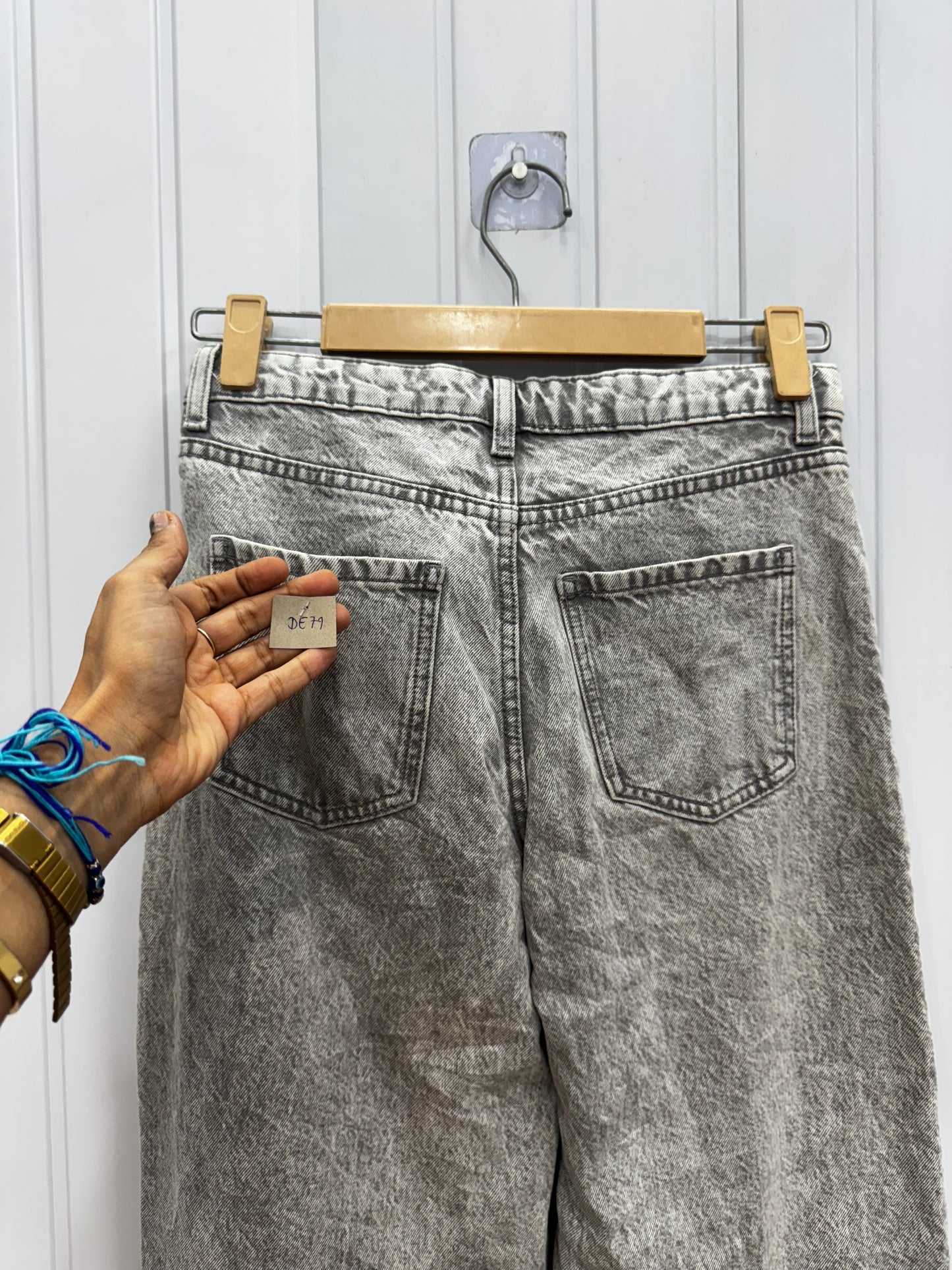 DE79-30 Grey Jeans
