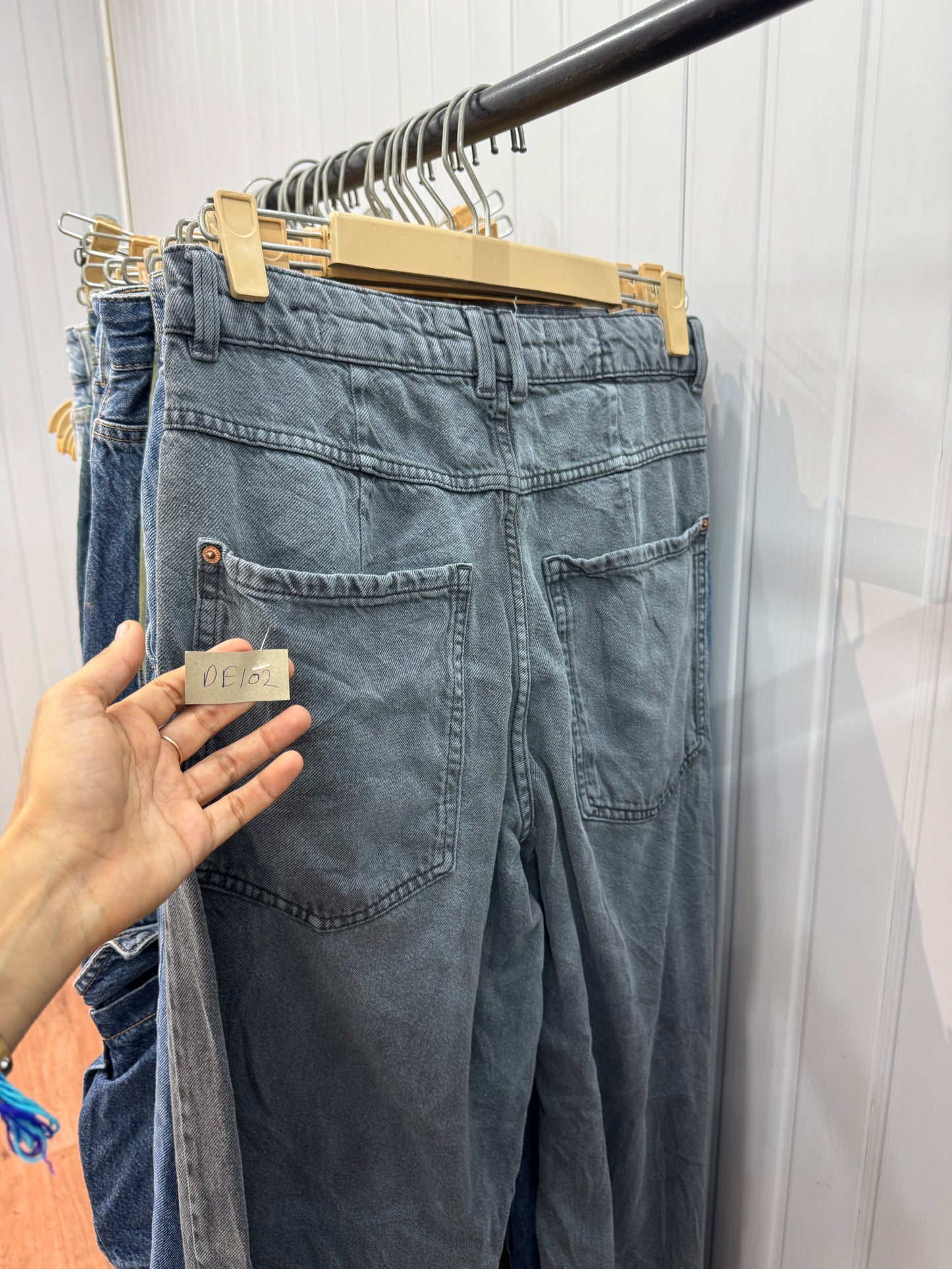DE102-32 Grey Baggy Jeans