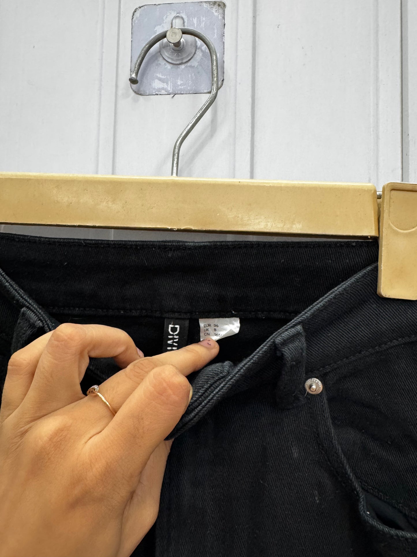 DE86-26 Black Wideleg