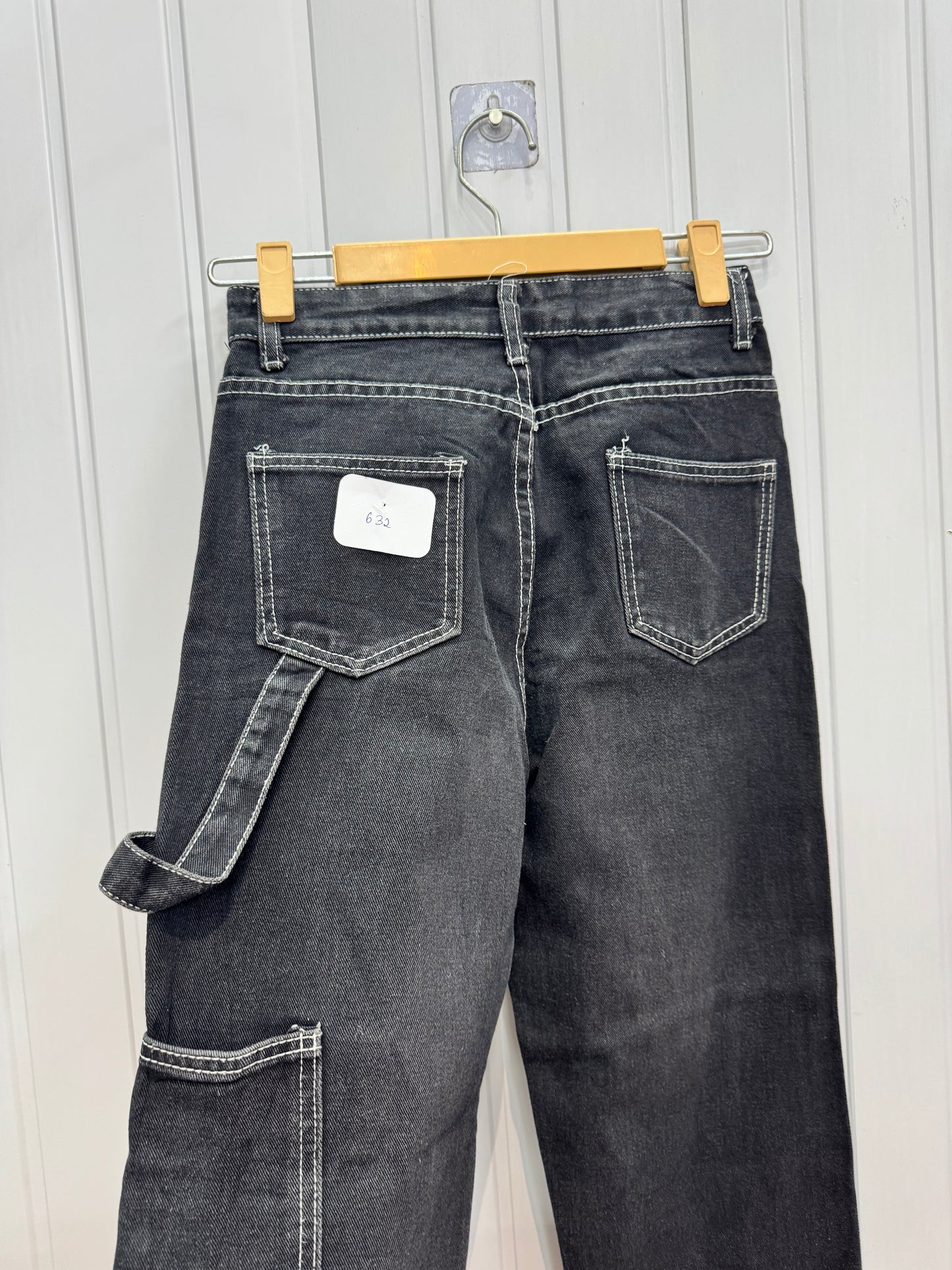 DE632-26 Black Cargo Jeans