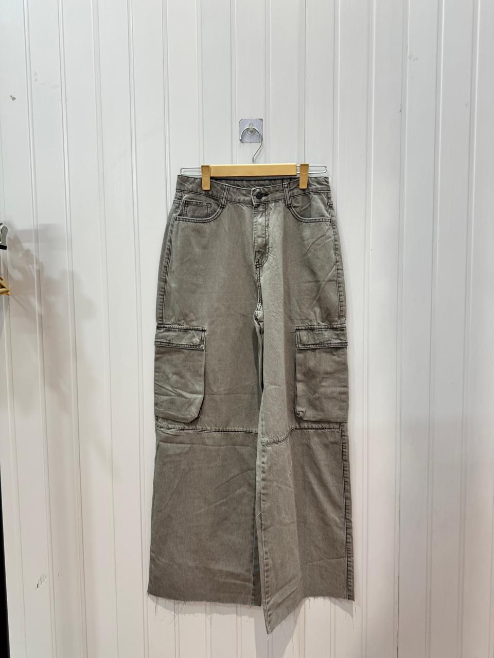 DE766-30 Grey Cargo
