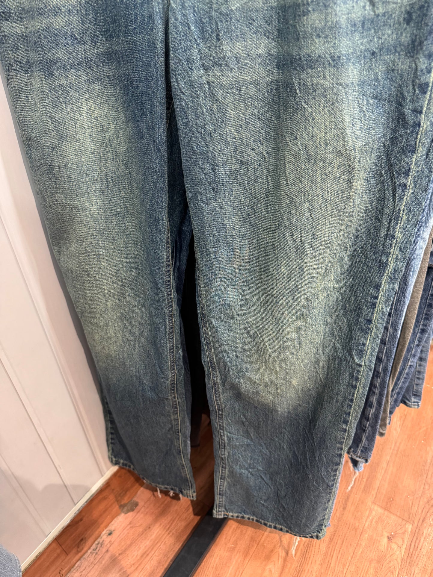 DE87-32 Straight Jeans