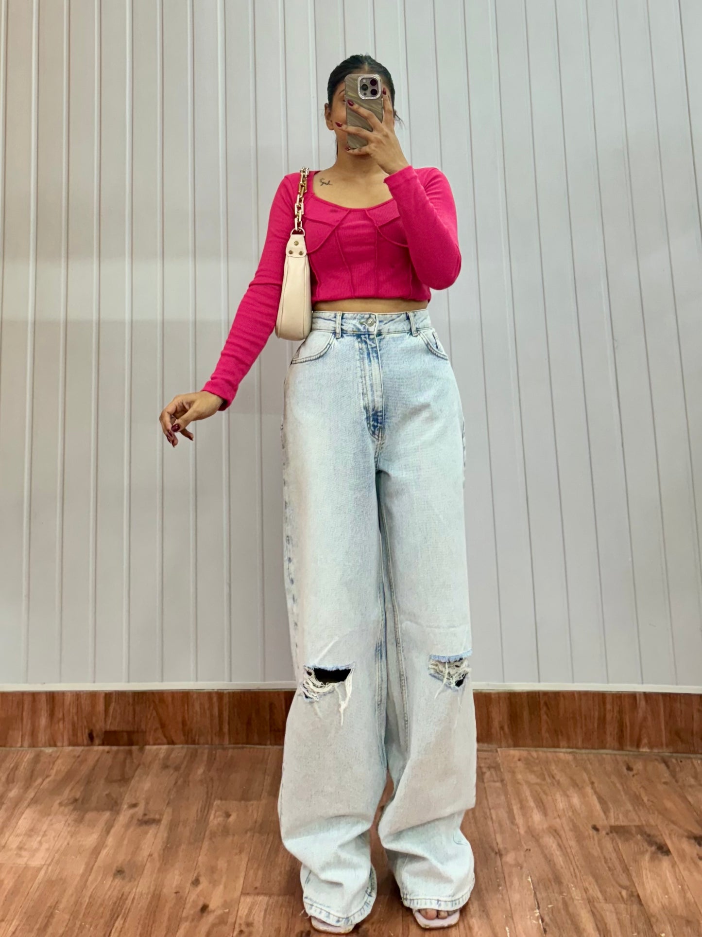 0422-30 Distressed Jeans
