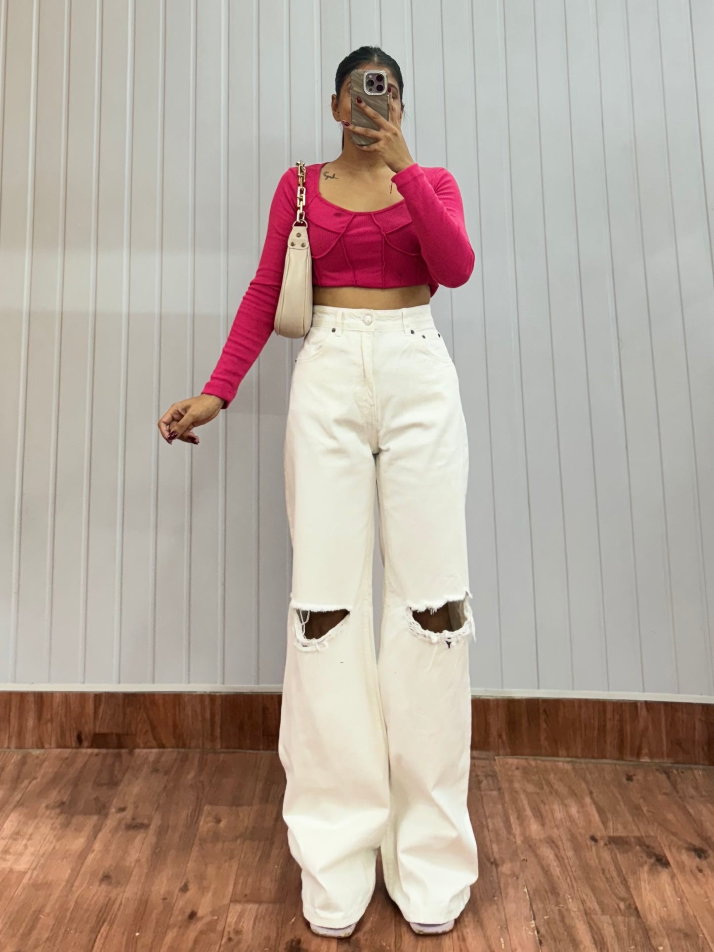 0428-28 White Distressed Wideleg jeans