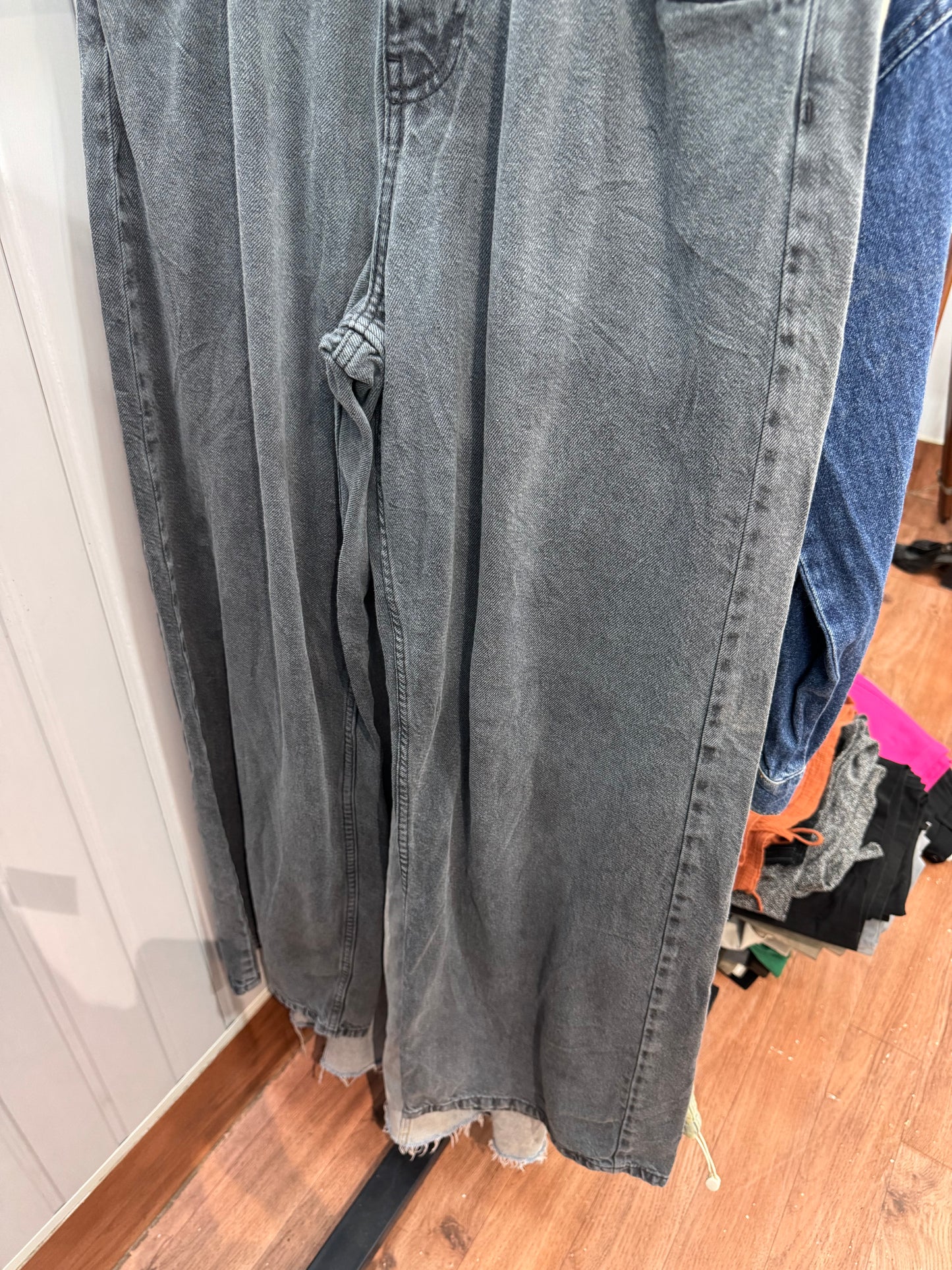 DE102-32 Grey Baggy Jeans