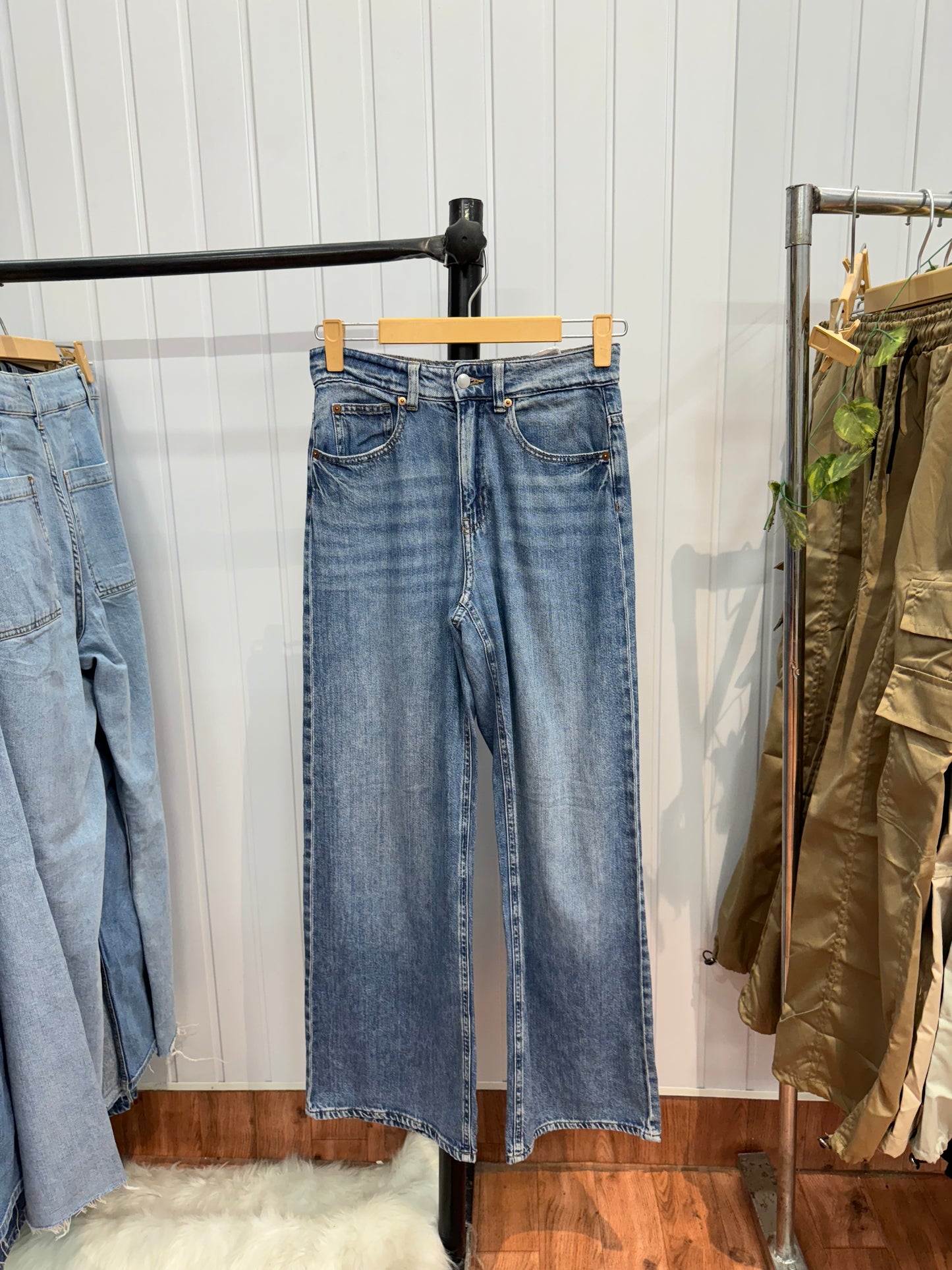 0702-26-28 Wideleg Jeans